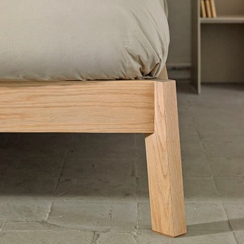 detalle pata roble Cama breda sin dosel de Punt Mobles detalle pata roble Cama breda sin dosel de Punt Mobles