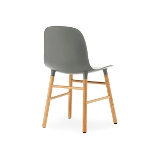 respaldo silla Form en roble color gris de Normann copenhagen.