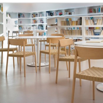 biblioteca con Sillas Smart SI-0612 Andreu World madera y cincha biblioteca con Sillas Smart SI-0612 Andreu World madera y cincha