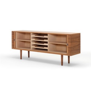 Interior del Aparador credenza CH825 en roble de Carl Hansen. Disponible en Moisés showroom