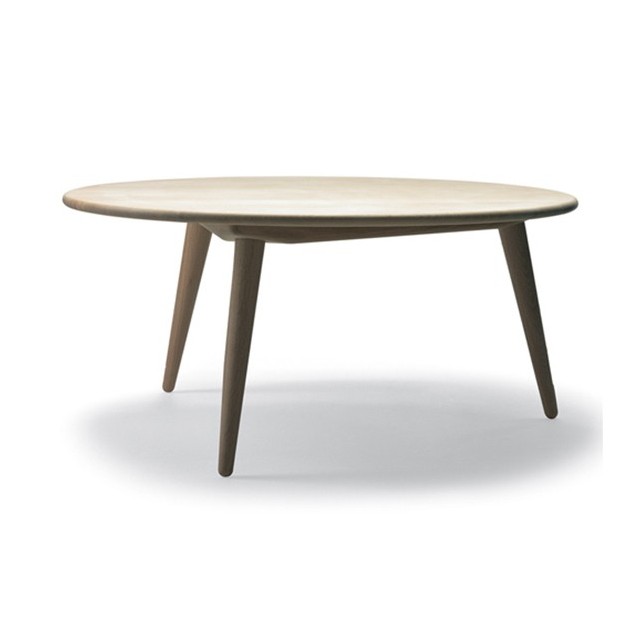 Comprar mesa CH008  diámetro 88 cm de Carl Hansen. Disponible en Moisés showroom