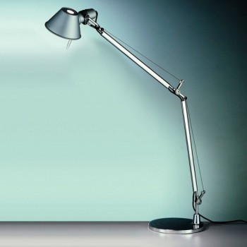 ambiente lámpara de sobremesa Tolomeo aluminio Artemide. ambiente lámpara de sobremesa Tolomeo aluminio Artemide.
