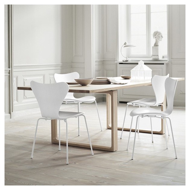 Mesa Essay fija de Fritz Hansen en Moises Showroom