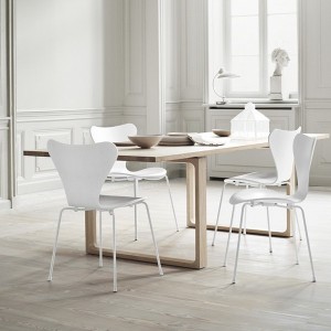 Mesa Essay fija de Fritz Hansen en Moises Showroom