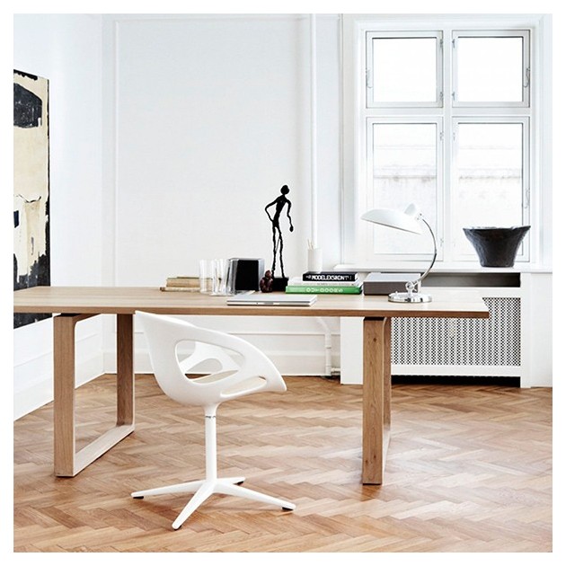 Mesa Essay fija de Fritz Hansen en Moises Showroom