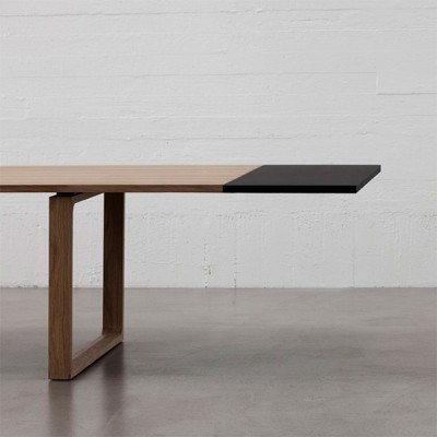 Mesa Essay extensible de Fritz Hansen en roble aceitado en Moises Showroom Mesa Essay extensible de Fritz Hansen en roble aceitado en Moises Showroom