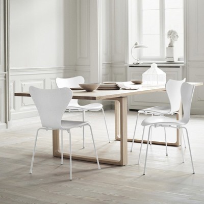Mesa Essay extensible de Fritz Hansen en roble aceitado en Moises Showroom Mesa Essay extensible de Fritz Hansen en roble aceitado en Moises Showroom