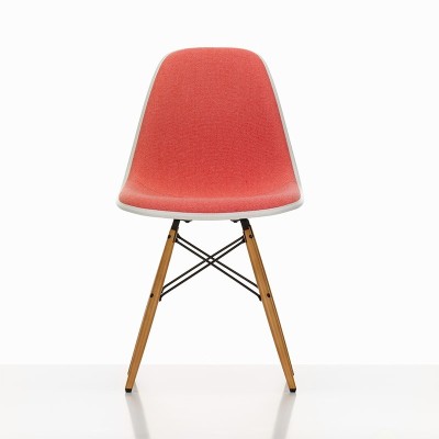 Eames Plastic Chair DSW rembourrée en rose Eames Plastic Chair DSW rembourrée en rose