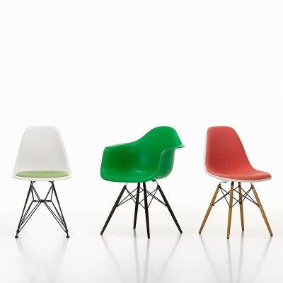 Eames Plastic Chair DSW rembourrée en rose Eames Plastic Chair DSW rembourrée en rose