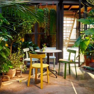 Vitra Sedia tutta in plastica Vitra Sedia tutta in plastica