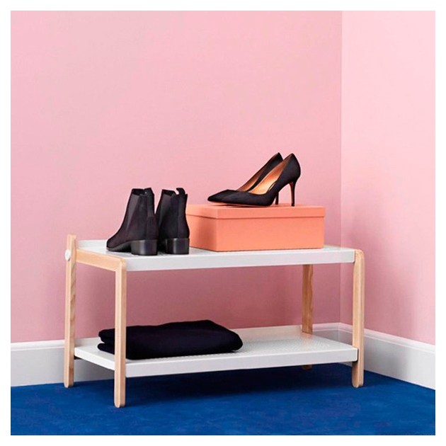 vestidor Zapatero Sko Rack en color blanco de Normann copenhagen. disponible en Moisés showroom