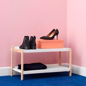 vestidor Zapatero Sko Rack en color blanco de Normann copenhagen. disponible en Moisés showroom