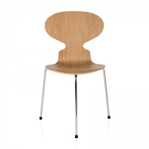 Silla Ant 3 patas con carcasa de madera diseñada por jacobsen en Moises Showroom