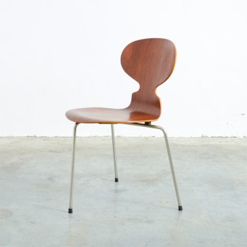 Sedia Ant con 3 gambe e scocca in legno Fritz Hansen