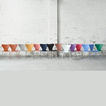 Series 7 chair in Fritz Hansenstained ash Series 7 chair in Fritz Hansenstained ash