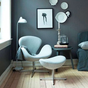 Sala de espera con Lámpara de Pie Kaiser de Fritz Hansen color blanco