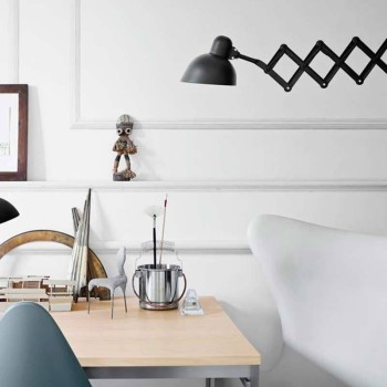 Escritorio con Lámpara extensible Kaiser en color negro de Fritz Hansen Escritorio con Lámpara extensible Kaiser en color negro de Fritz Hansen