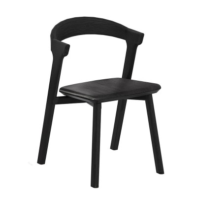 Silla Bok con asiento cuero negro de Ethnicraft en Moises Showroom Silla Bok con asiento cuero negro de Ethnicraft en Moises Showroom