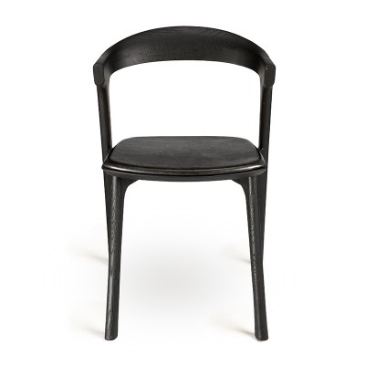 Silla Bok con asiento cuero negro de Ethnicraft en Moises Showroom Silla Bok con asiento cuero negro de Ethnicraft en Moises Showroom