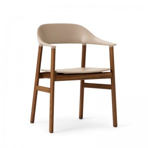 Silla Herit con brazos arena en roble ahumado de Normann Copenhagen en Moises Showroom