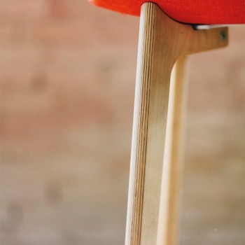 Taburete Lottus wood de Enea en Moises Showroom Taburete Lottus wood de Enea en Moises Showroom