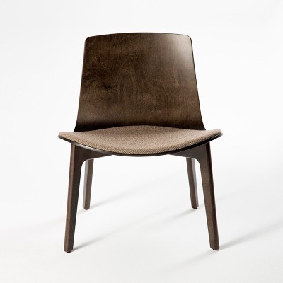 Butaca Lottus Lounge con asiento tapizado en Moises Showroom