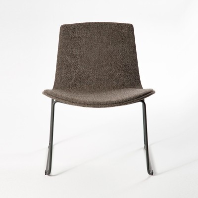 Fauteuil rembourré Lottus avec pied luge Enea