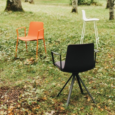 Silla Lotus High Spin de Enea en versión tapizado integral y brazos Silla Lotus High Spin de Enea en versión tapizado integral y brazos