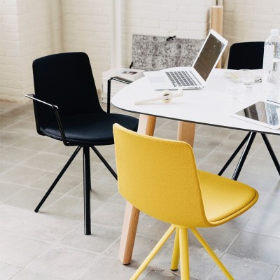 Silla Lotus High Spin de Enea en versión tapizado integral y brazos Silla Lotus High Spin de Enea en versión tapizado integral y brazos
