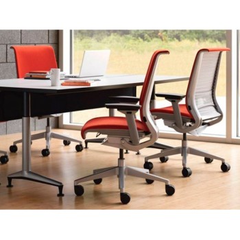 Silla de oficina Think de Steelcase en Moises Showroom Silla de oficina Think de Steelcase en Moises Showroom