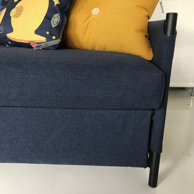 Sofá cama Neat de Innovation color azul en Moises Showroom