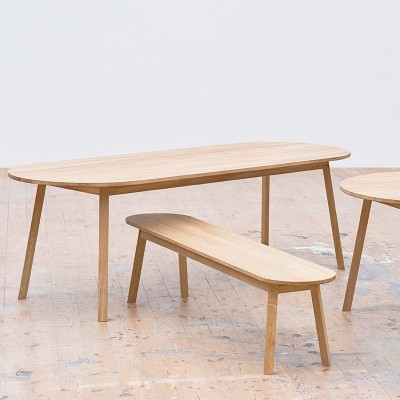 Table de salle à manger à pieds triangulaires de HAY Table de salle à manger à pieds triangulaires de HAY