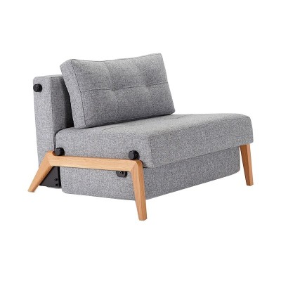 Butaca Cubed 90 de Innovation con pata de madera en Moises Showroom Butaca Cubed 90 de Innovation con pata de madera en Moises Showroom
