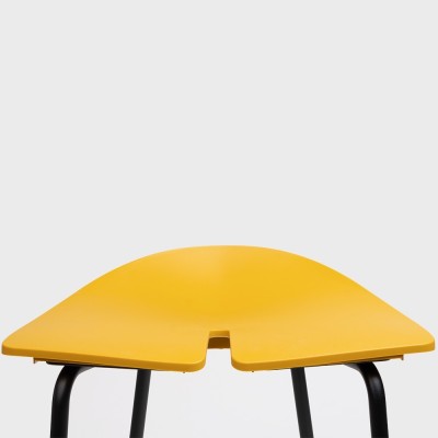 Taburete ANT de Ondarreta en Moises Showroom Taburete ANT de Ondarreta en Moises Showroom