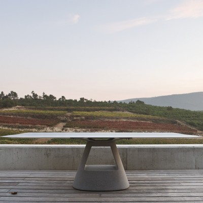 Mesa Table B Stone de BD Barcelona en Moises Showroom Mesa Table B Stone de BD Barcelona en Moises Showroom