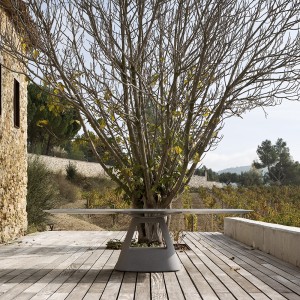 Mesa Table B Stone de BD Barcelona en Moises Showroom