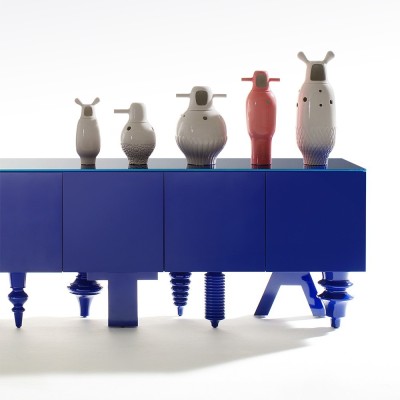 Aparador Showtime Multileg de BD Barcelona diseñado por Jaima Hayon en Moises Showroom Aparador Showtime Multileg de BD Barcelona diseñado por Jaima Hayon en Moises Showroom