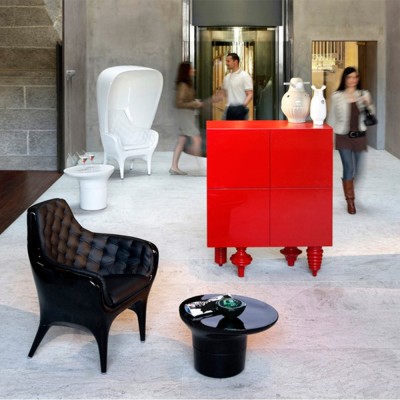 Aparador Showtime Multileg de BD Barcelona diseñado por Jaima Hayon en Moises Showroom Aparador Showtime Multileg de BD Barcelona diseñado por Jaima Hayon en Moises Showroom
