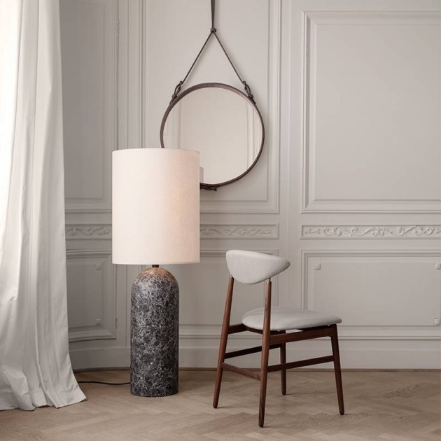 Lámpara de pie Gravity Floor Lamp XL de Gubi en Moises Showroom