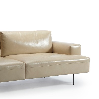 Sofá Tiptoe de Sancal con brazo corto en Moises Showroom