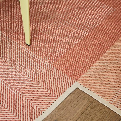 Alfombra Canevas Geo en color coral de Gan Rugs en Moises Showroom Alfombra Canevas Geo en color coral de Gan Rugs en Moises Showroom