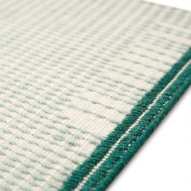 Kilim Backstitch Calm color verde de Gan Rugs en Moises Showroom