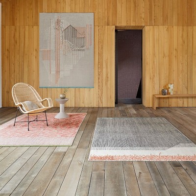 Alfombra Kilim Backstitch Calm color ladrillo de Gan Rugs en Moises Showroom. Alfombra Kilim Backstitch Calm color ladrillo de Gan Rugs en Moises Showroom.