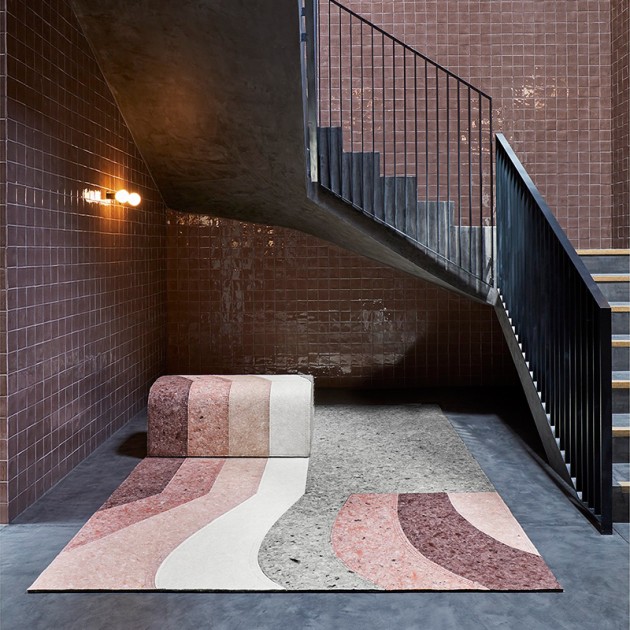 Alfombra Nuances Curve Burgundy de Gan Rugs en Moises Showroom