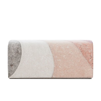 Puf Nuances Burgundy de Gan Rugs en Moises Showroom Puf Nuances Burgundy de Gan Rugs en Moises Showroom