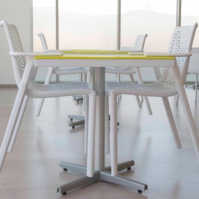 Silla Netkat con brazos de Resol en Moises Showroom Silla Netkat con brazos de Resol en Moises Showroom
