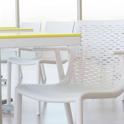 Silla Netkat con brazos de Resol en Moises Showroom Silla Netkat con brazos de Resol en Moises Showroom