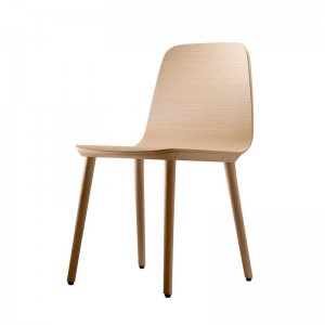 Silla Bisell de madera de la firma Treku en Moises Showroom