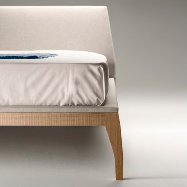 Cama Bel tapizada de treku en Moises Showroom