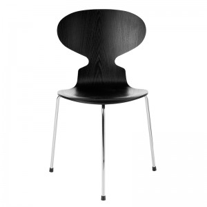 Silla Ant de Fritz Hansen diseñada por Jacobsen en Fresno teñido